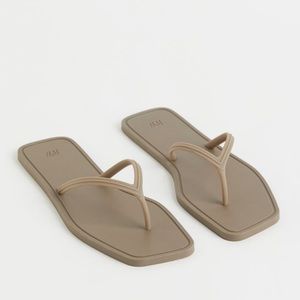 NWOT / H&M flat sandals / Gray color / SZ 36-37